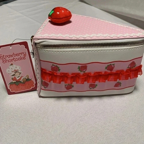 COPY - STRAWBERRY🍓SHORTCAKE Cake Slice Purse,Crossbody. NWT. - Picture 3 of 6